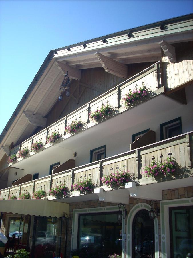 Hotel Dolomiti Di De Martin D Oscar โคเมลิโค ซุปเปริออเร ภายนอก รูปภาพ