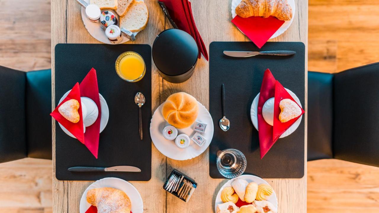 Hotel Dolomiti Di De Martin D Oscar โคเมลิโค ซุปเปริออเร ภายนอก รูปภาพ