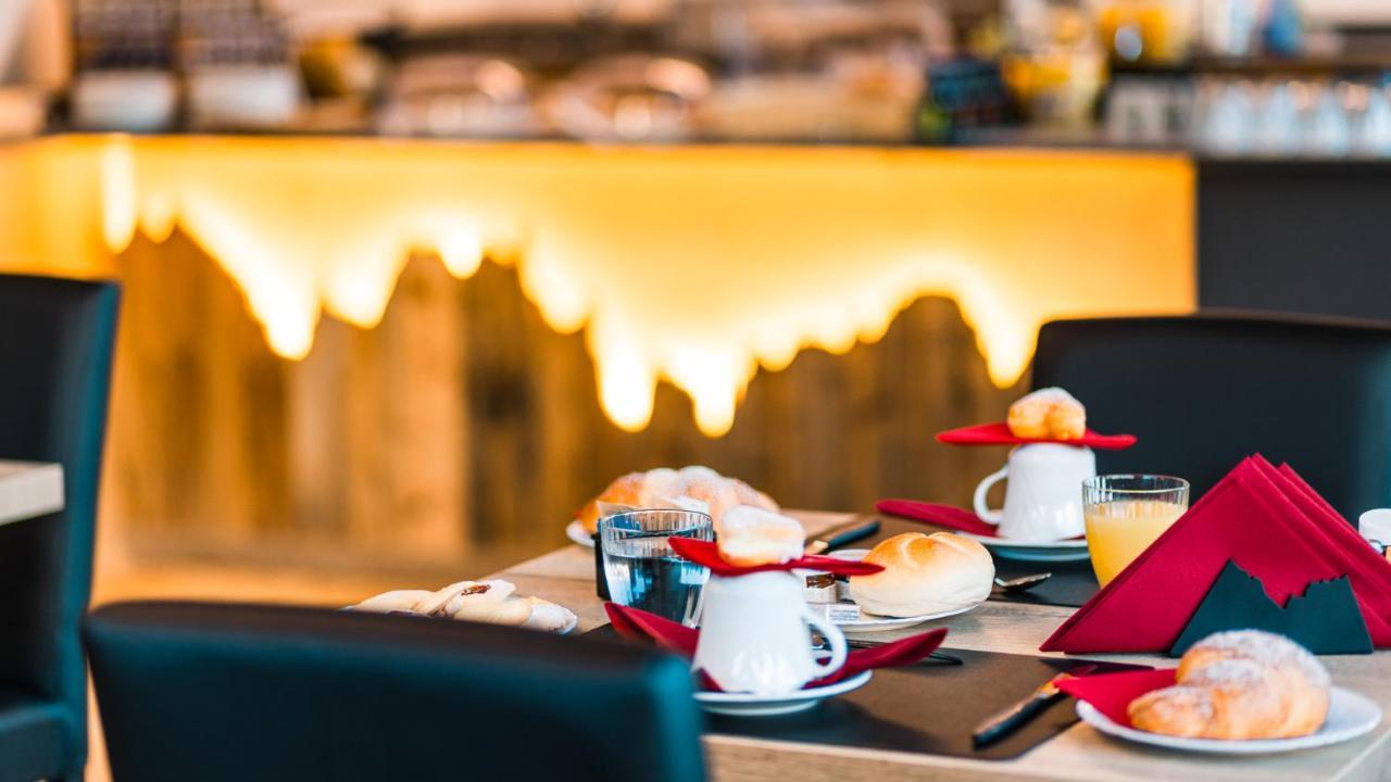 Hotel Dolomiti Di De Martin D Oscar โคเมลิโค ซุปเปริออเร ภายนอก รูปภาพ