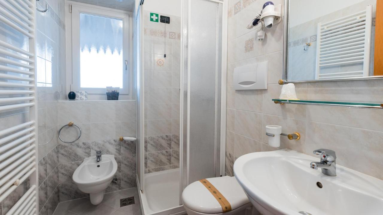 Hotel Dolomiti Di De Martin D Oscar โคเมลิโค ซุปเปริออเร ภายนอก รูปภาพ